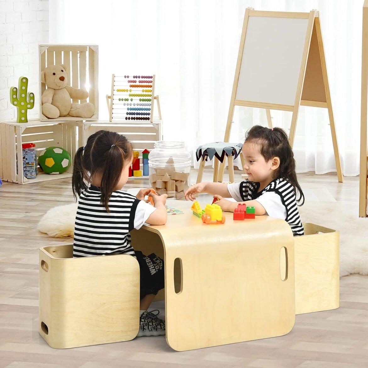 Juego de Mesa y Sillas de Madera de LIFEZEAL: La Opción Ecofriendly para el Aprendizaje y la Diversión Infantil