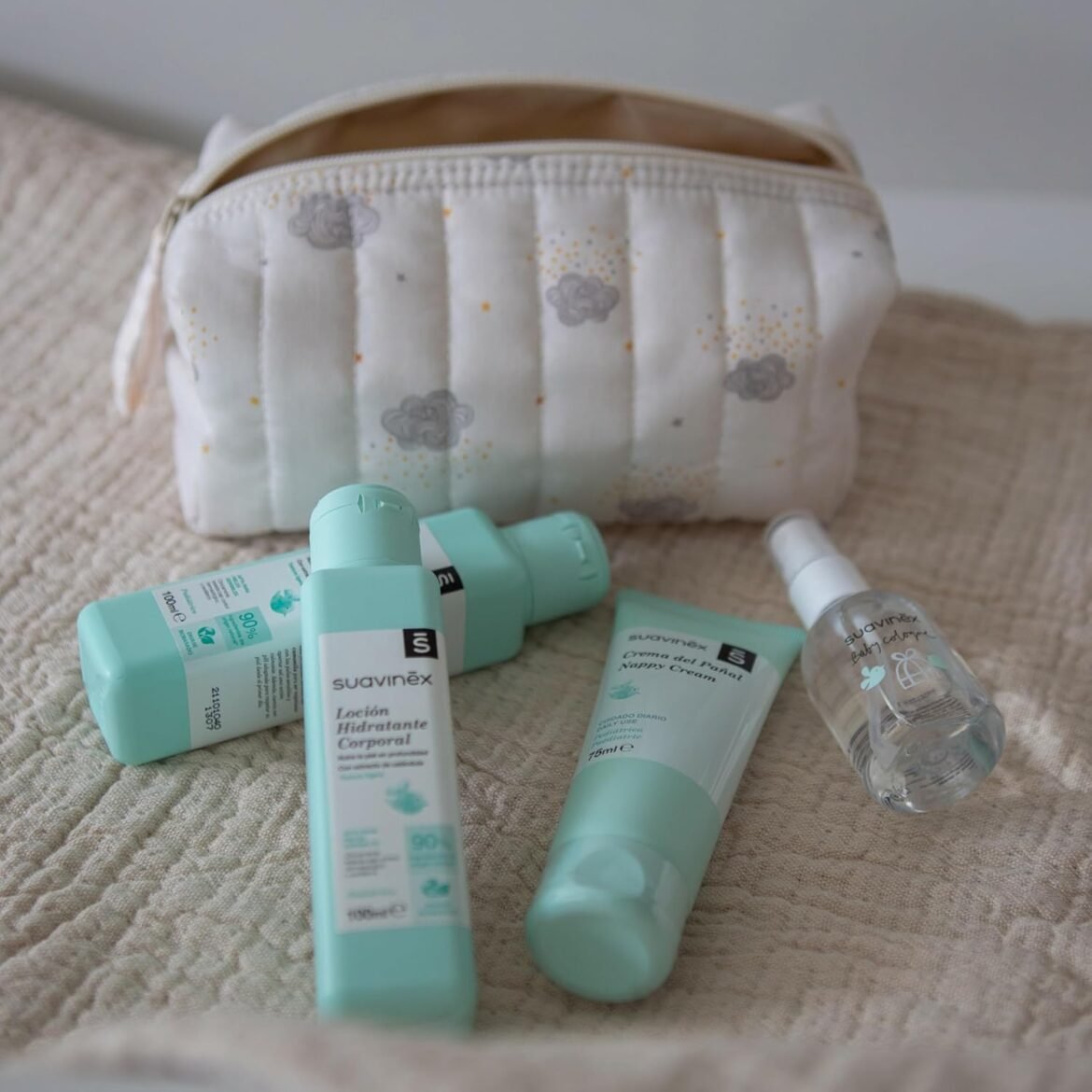 Neceser de Tela Suavinex: Set de Cosmética 100 % Natural para Bebés